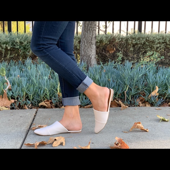 Off White faux leather pointy toe slip on mules - Picture 7 of 7